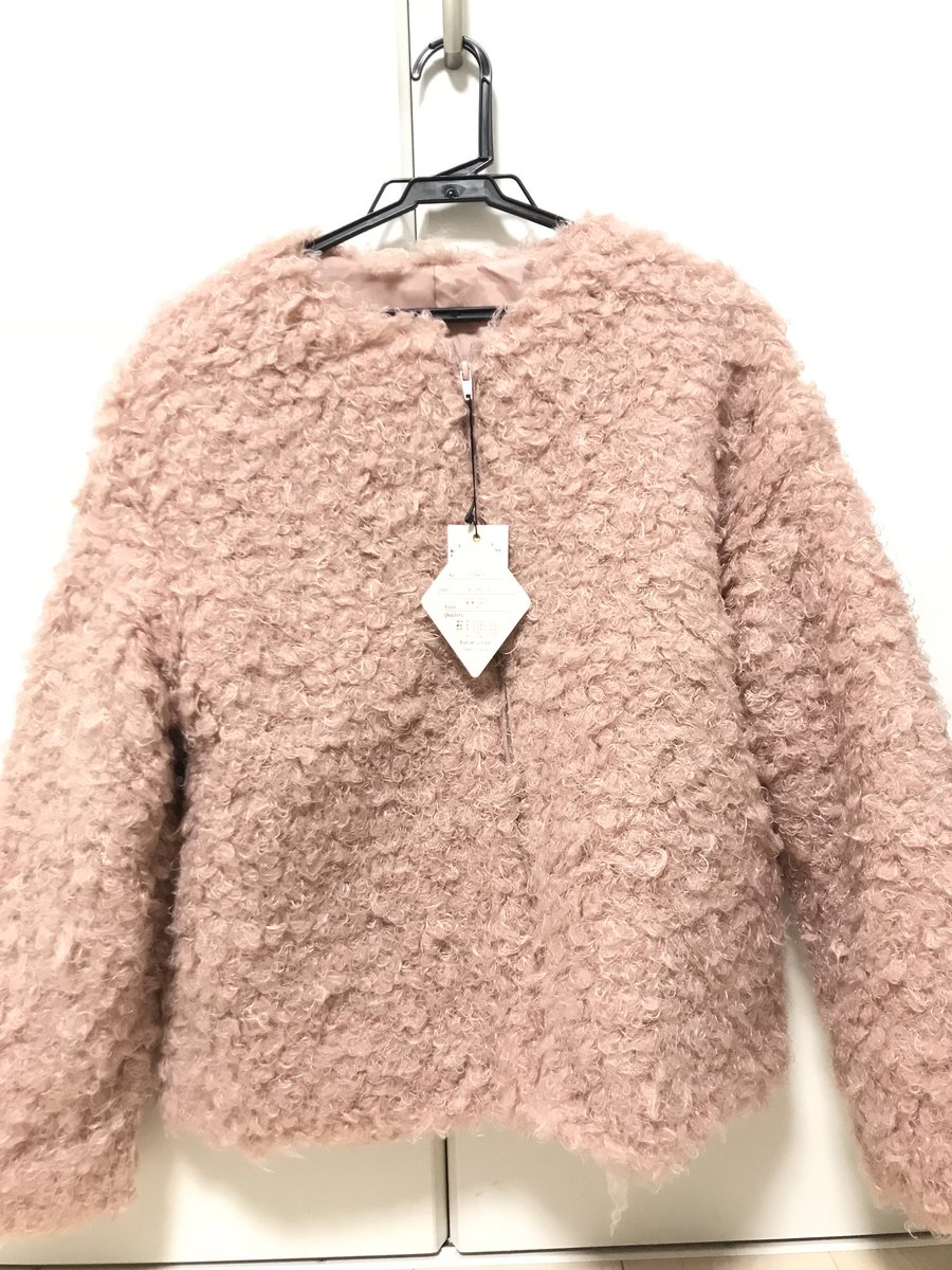 Ina ほぼ福袋垢 グレイルの1999円の福袋が届きましたー ２つ買ったのでそれぞれネタバレします 写真の4点とピアス１点です 交換希望も改めて載せます シャツワンピめちゃくちゃ可愛い ピンクのもこもこは２つとも着ないのでできれば交換希望です