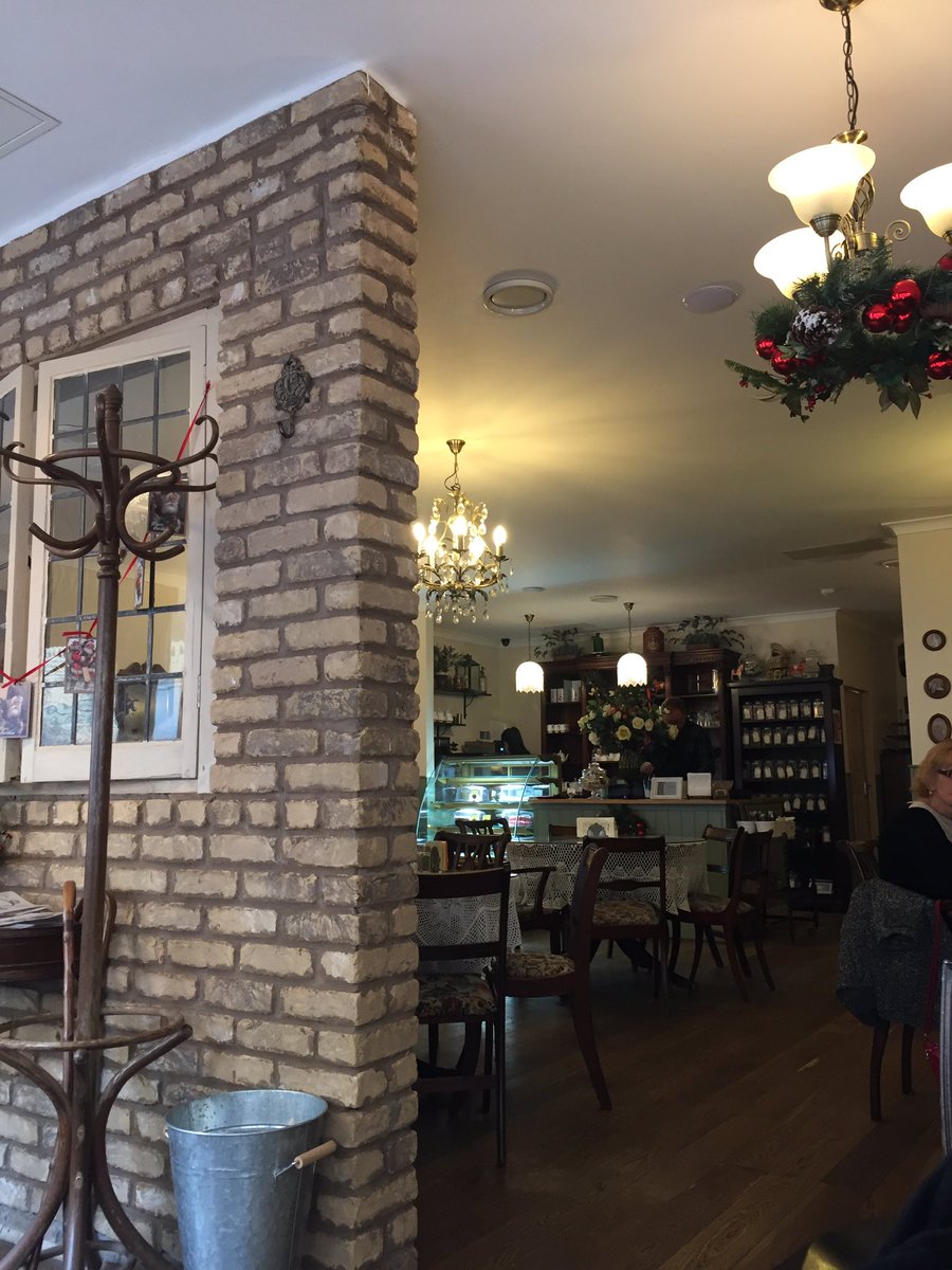 LoveYourBodyJ's tweet photo. Cutest little Christmas cafe🎄 

lunch here going through my long list of Xmas enquiries &amp; had to have a cheeky little slice of cake too...holiday diet going well 🤗🍰😅 https://t.co/9ITdatZz1D
