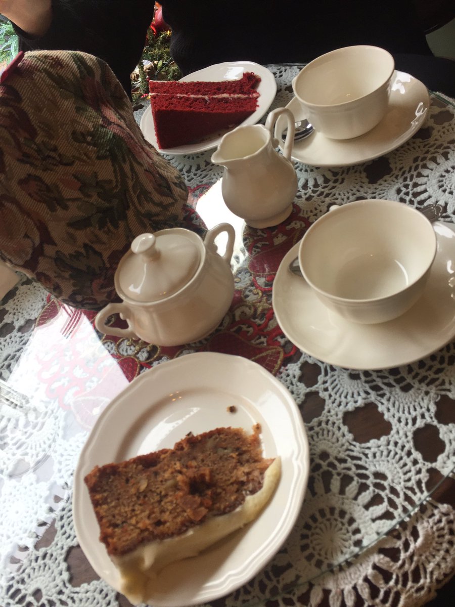 LoveYourBodyJ's tweet photo. Cutest little Christmas cafe🎄 

lunch here going through my long list of Xmas enquiries &amp; had to have a cheeky little slice of cake too...holiday diet going well 🤗🍰😅 https://t.co/9ITdatZz1D