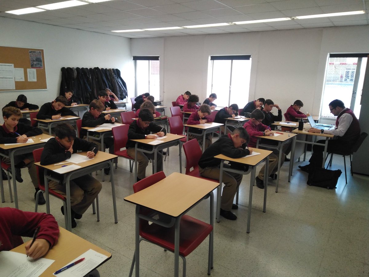 xaloc_edu's tweet photo. Els alumnes de #1ESO arranquen la setmana de Trimestrals amb Llengua Catalana. Demà, Castellà i Socials. #Àmins #Trimestrals #Educació #Xaloc https://t.co/DdUqqFZL1p