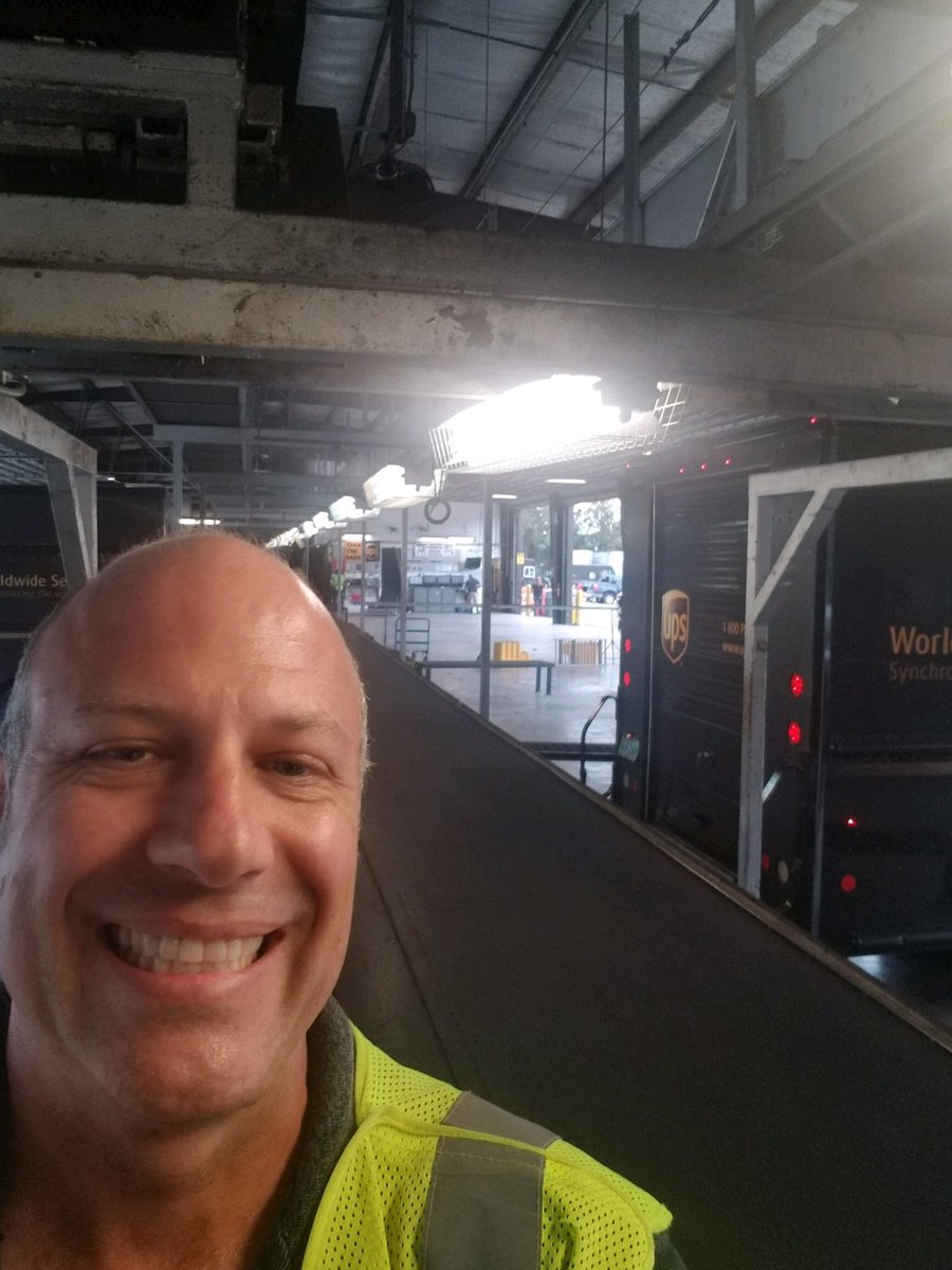 Brooksville, drivers on the road great job,empty building <a href="/carie_monroe/">Carie Monroe</a>   @FloridaUPSers