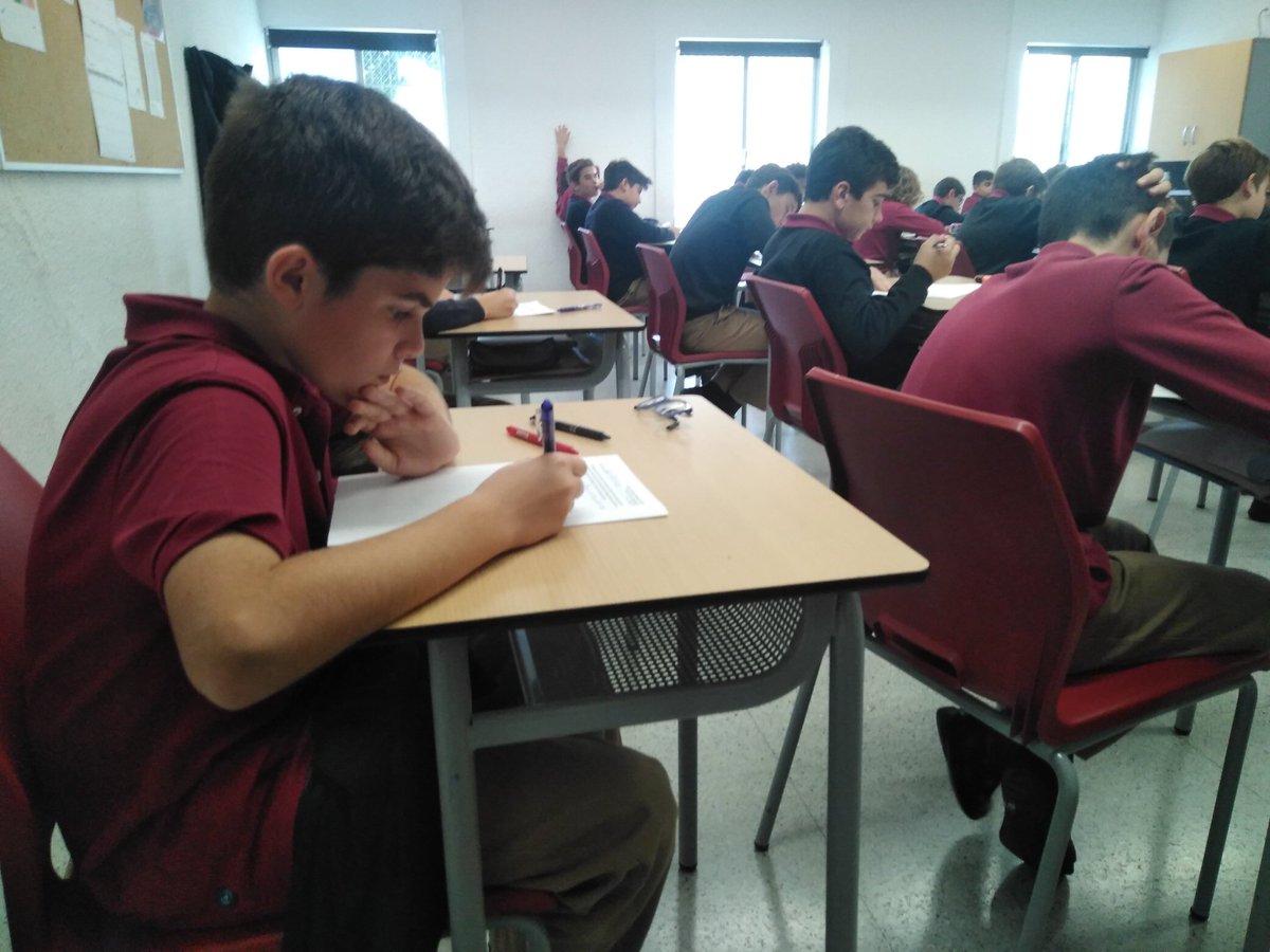 xaloc_edu's tweet photo. Els alumnes de #1ESO arranquen la setmana de Trimestrals amb Llengua Catalana. Demà, Castellà i Socials. #Àmins #Trimestrals #Educació #Xaloc https://t.co/DdUqqFZL1p