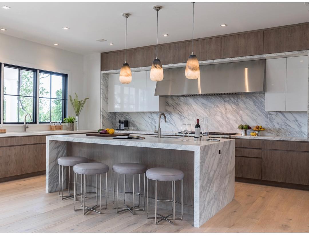 ABCwwStone's tweet photo. Classic. Beautiful. Forever. ABC’s Calacatta Gold as seen here in this Water Mill, NY kitchen by @farrell_home. #perfection #liveyourlifeinstone https://t.co/4IxzTv2Ar3