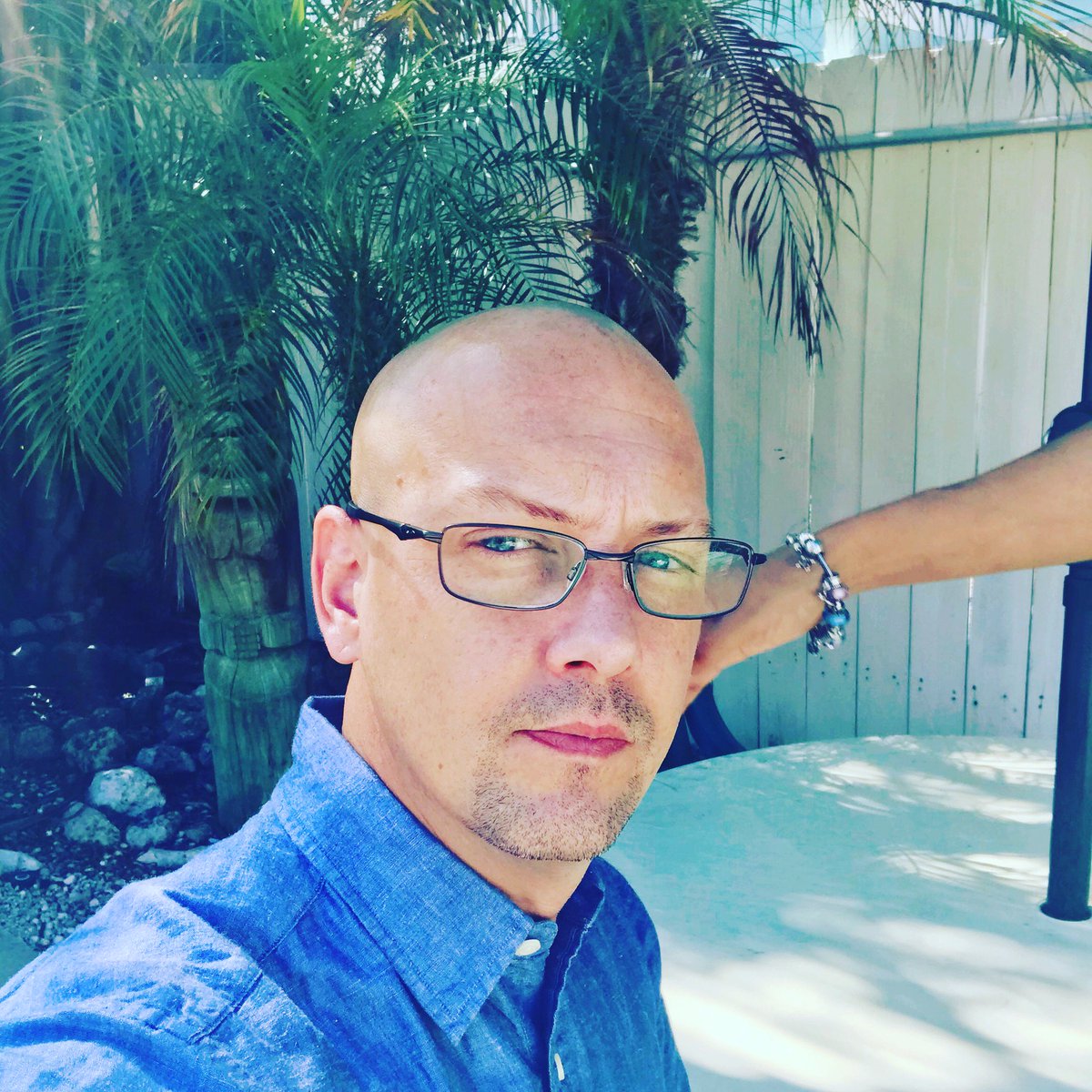 NinjaWithAPen's tweet photo. Everyone is always wanting those headshots...
Thanks so much to Upwork for asking me to be their face of the Sales &amp; Marketing category out of 12M #freelancers - Couldnt make this week's photoshoot in San Fran, am sure they'll find a more photogenic replacement https://t.co/oy97icRqfN