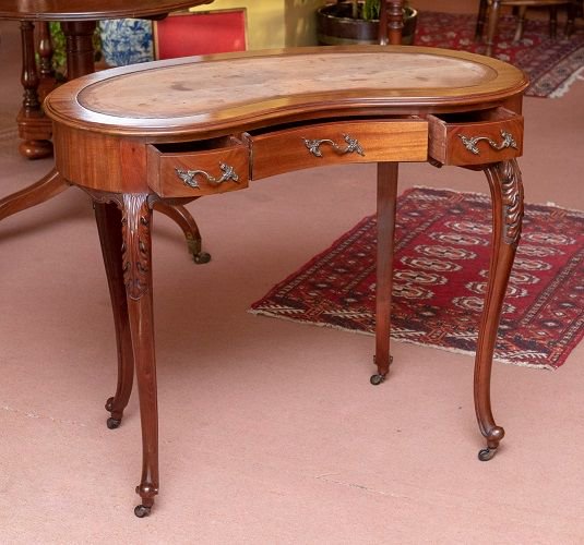 loveantiques's tweet image. Offered for sale is this Writing Table dating from c.1870, from Stalham Antique Gallery buff.ly/2BPbKj7 #writerslife #writingtable #antiquetable #table #antiques