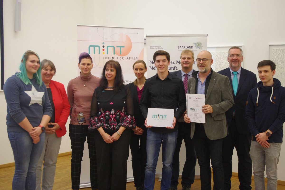 MarienschuleSb's tweet photo. Als eine von 10 Schulen im #Saarland wurden wir als #mintfreundlicheSchule rezertifiziert. Nach 3-jähriger erfolgreicher #MINT -Profilbildung wurden wir erneut mit dem Signet #mintfreundlicheSchule für unsere Schwerpunktsetzung in den #MINT -Fächern geehrt @MINT_Zukunft https://t.co/ZYDWpWFEFY