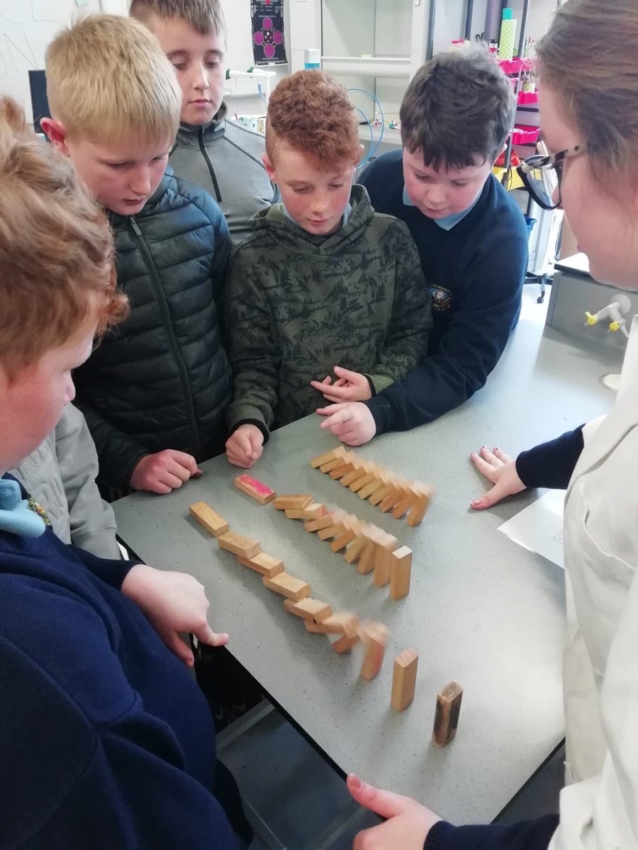 SCNRahan's tweet photo. As part of science week 5th class got the opportunity to go into @Tullamorecollege and take part in various science experiments! A great day was had by all! Thank you to @Tullamorecollege for your warm welcome and excellent experiments. #scienceweek2018 https://t.co/vQOYw1hBEK