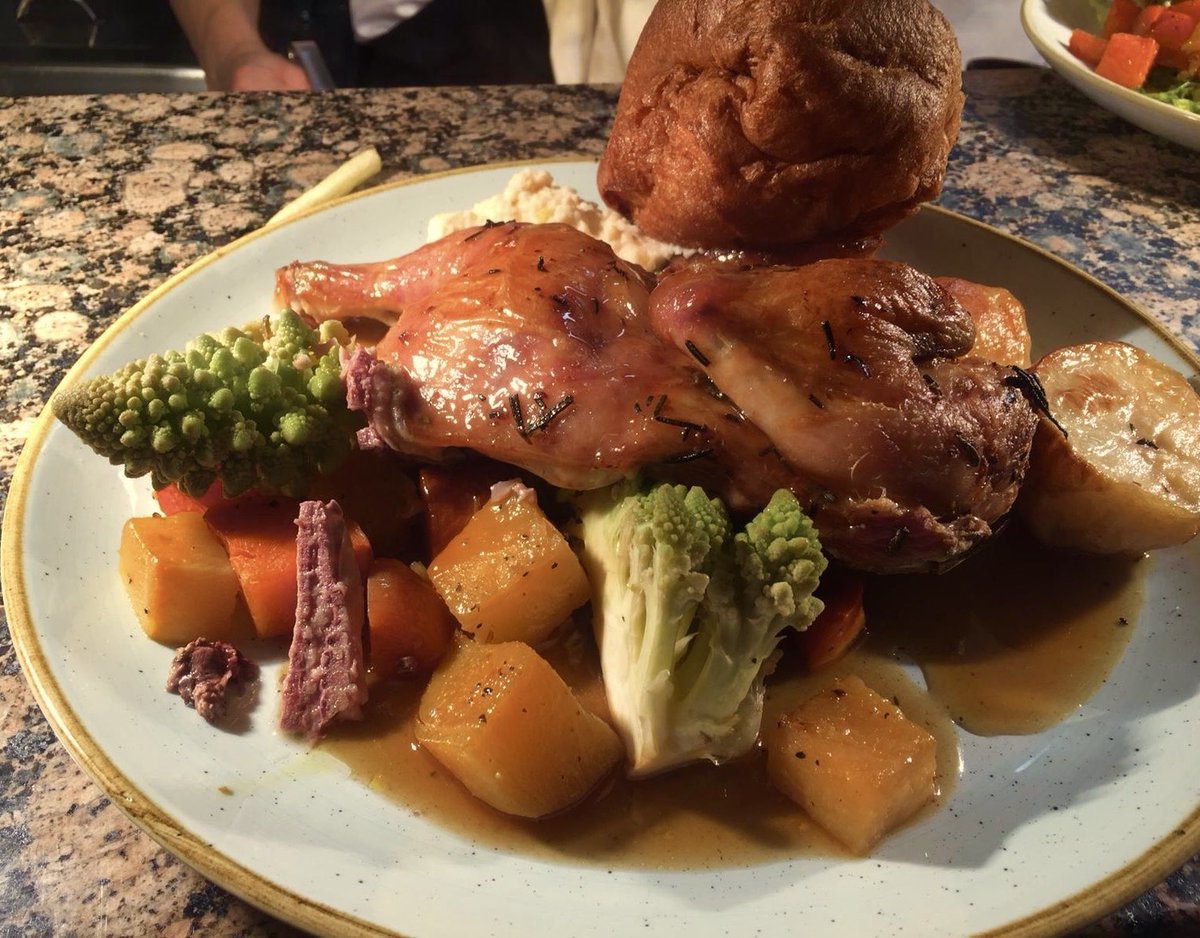 TheCountyArms's tweet photo. Yes we're already with Sunday in our heads!! Come to taste our Sunday Roast! #sundayroast #roast #sundays #countyarms #wandsworthsundayroast #wandsworthpubs #food #londonpubs https://t.co/uuYBm7Cdni