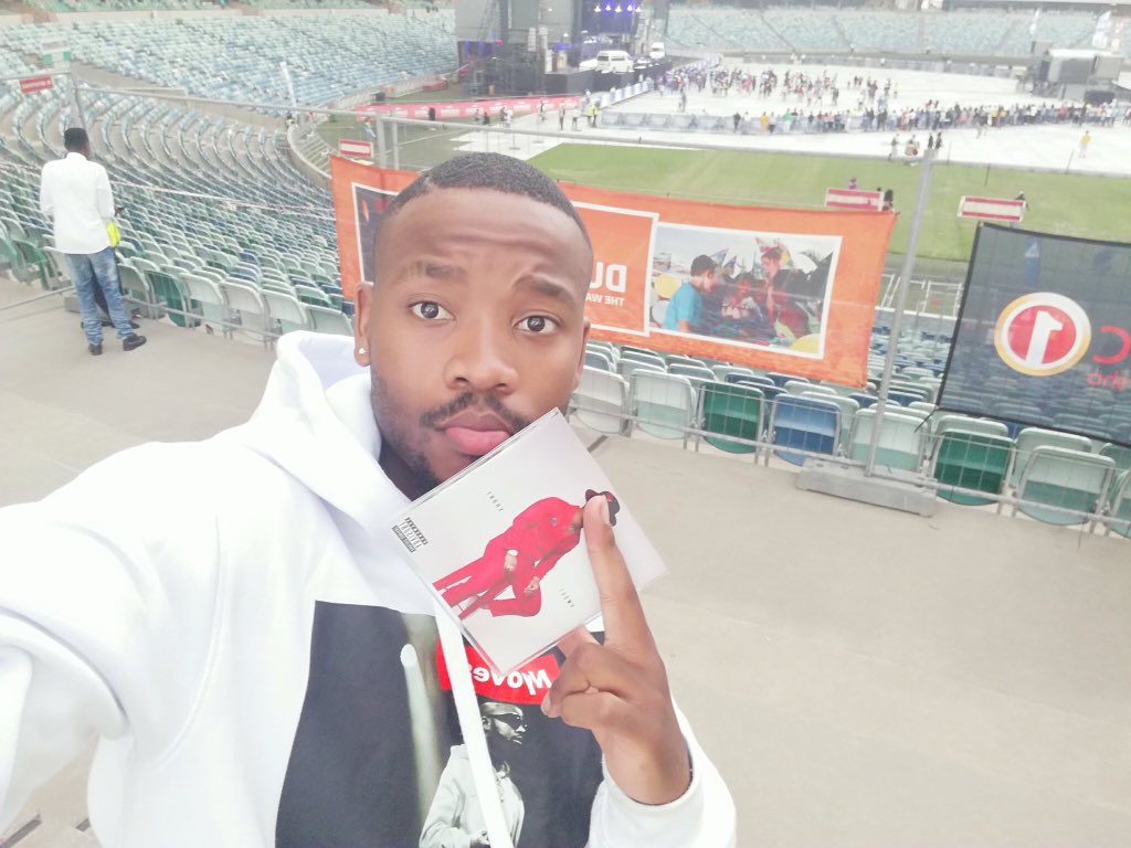 BlessersS's tweet photo. Explain something to me 😂 @MosheNdiki @Sekzin_sa https://t.co/QcXazZ3XAs