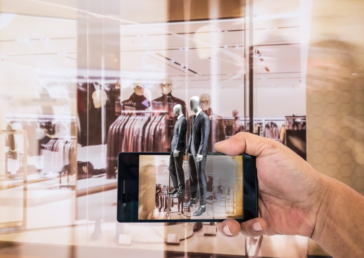InformationAge's tweet photo. The stars are aligned for the augmented reality shopping revolution @michaelbaxter_  @simonwright44  @Genesys #augmentedreality, https://t.co/Y0lVMtfkUn https://t.co/jhR7tAEzLS