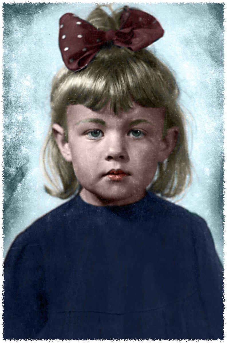 tojiyaba's tweet image. #Colorizing old bw photos
Mom in 1944