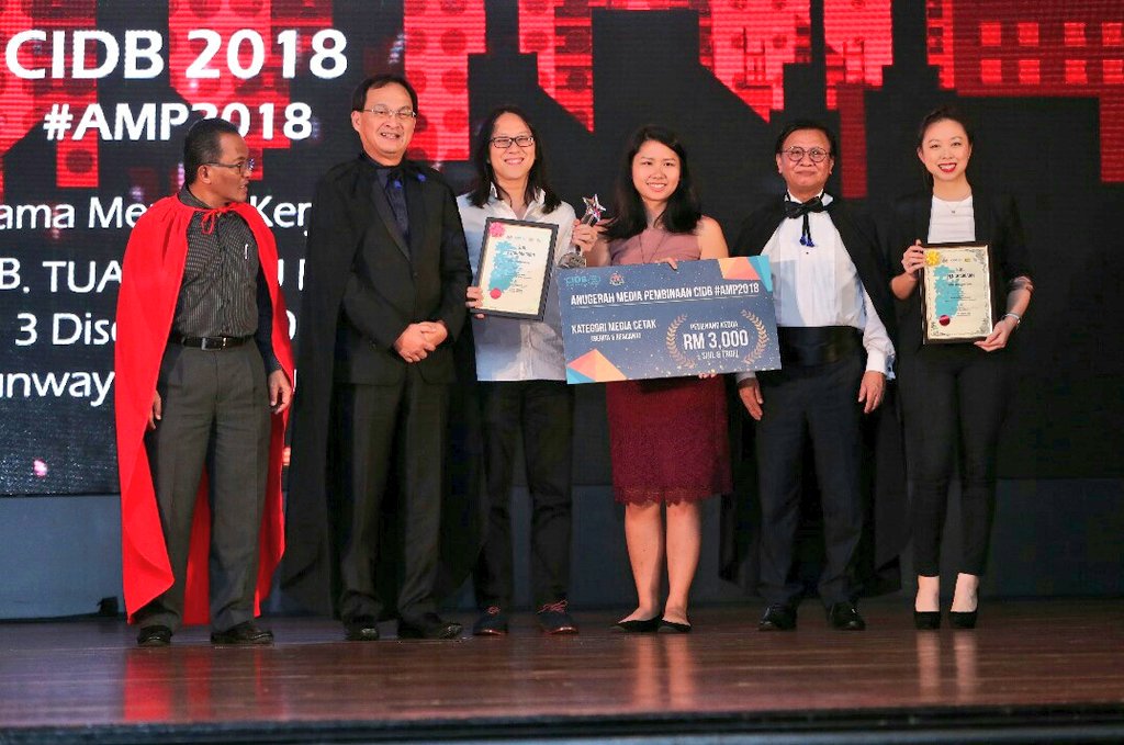 moworksmy's tweet photo. Pemenang Anugerah Kategori Media Cetak tempat KEDUA dimenangi oleh @thestarmetro dengan tajuk A Night In A Kongsi @baru_bian @HjAnuarTahir #AMP2018 @JKRMalaysia @CIDBMALAYSIA1 @LLMrasmi @RakanKKR @InfraRakyat https://t.co/25FgbftJj5