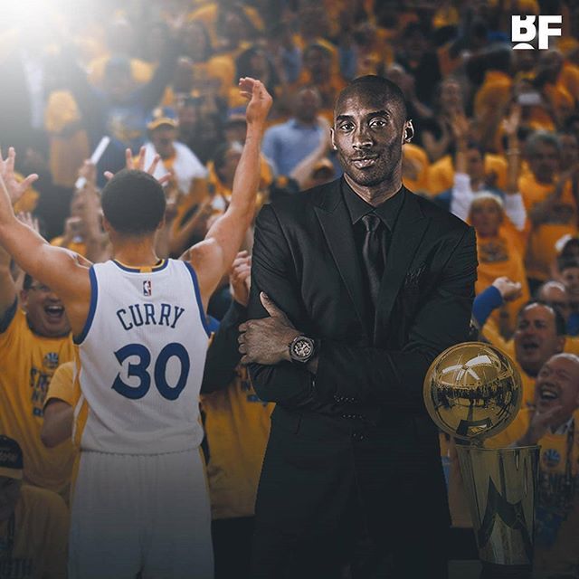 NBAfellas's tweet photo. Kobe crede fermamente in LeBron e manda un messaggio ai tifosi di Golden State: "Noi Lakers saremo di nuovo campioni prima che ve ne accorgiate. E rideremo in faccia a tutti i tifosi dei Warriors che erano spuntati fuori dal nulla"

#kobebryant #blackmam… https://t.co/uPZcghzbse https://t.co/ifOb0e8ail