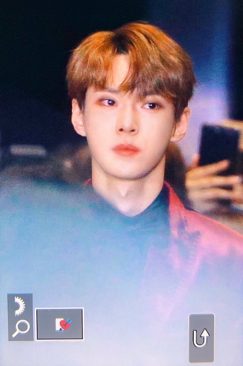 shot_a_love's tweet photo. 181204 더쇼 퇴근 #도영 https://t.co/0br3SYwMy5