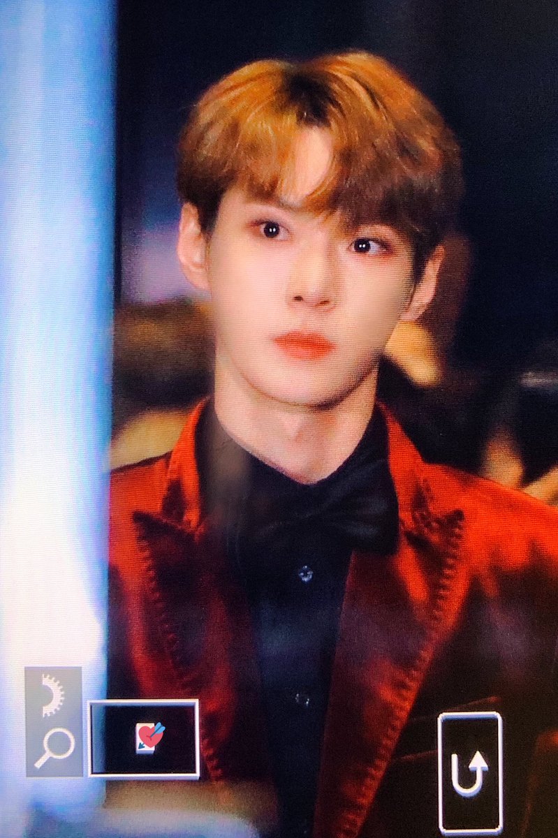 shot_a_love's tweet photo. 181204 더쇼 퇴근 #도영 https://t.co/0br3SYwMy5