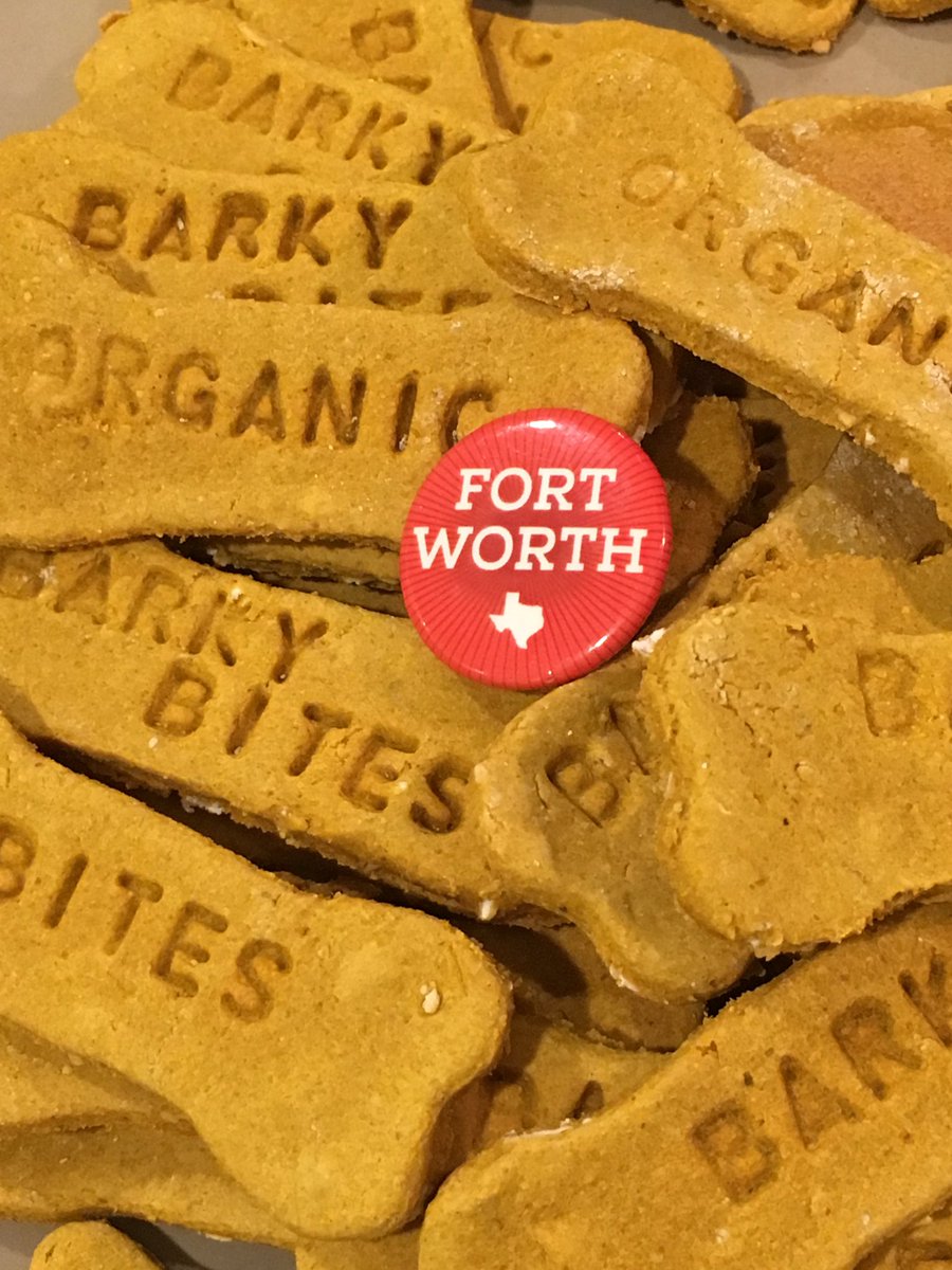 BitesBarky's tweet photo. Fort Worth loves a #happydog! #organicbarkybites for your #healthydog! #fwlocal #dfw #rescuedog #ilovemydog https://t.co/J8YwgCZdTB