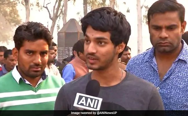 Nadeem_092's tweet photo. Hey Sanghi Terrorists,
Learn the lessons of #Love and life #Not_Hate from a 12th standard boy!
"He wanted us to be a good citizen. He wanted us to be people who didn't incite violence in the name of religion," says the son of policeman assassinated by BJP-backed terrorists. https://t.co/gYjqBMZMrp