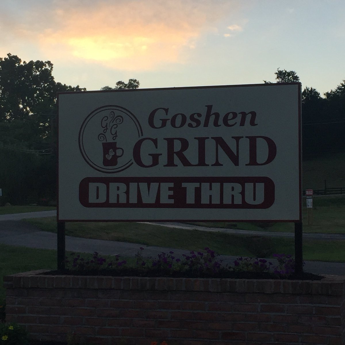 goshen_grind's tweet photo. The perfect place to wake up.....what are you having this morning?
.
.
#goshengrind #coffee #tea #frapps #espressodrinks #scones #muffins #glutenfreegoodies https://t.co/OM6fu0reMx