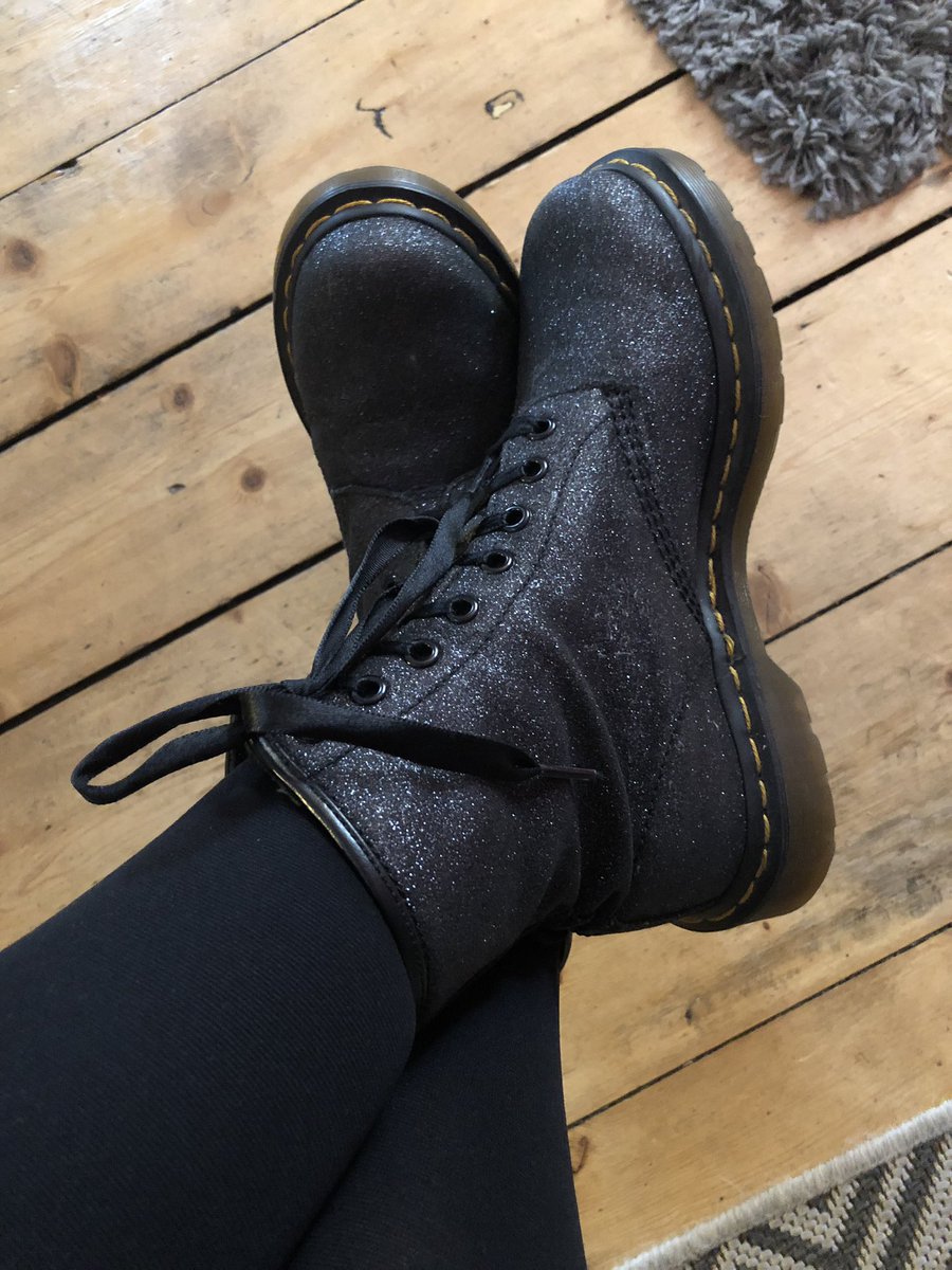 jaytarot's tweet photo. Winter feet with a sparkle ✨#docsforlife https://t.co/rzwLDGzWIw