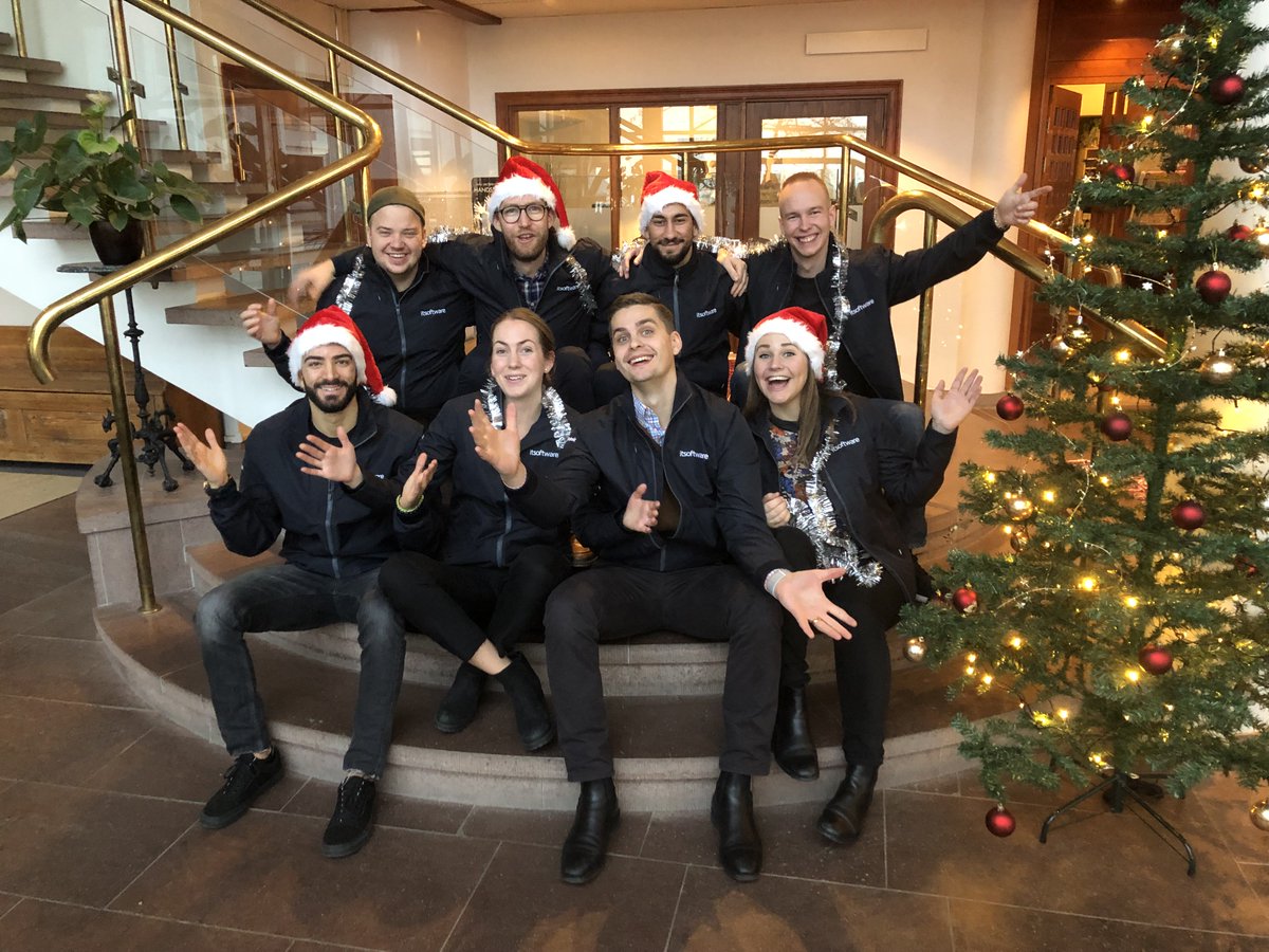 ITSoftware_'s tweet image. Team IT Software som i helgen spenderade tid i Tällberg utanför Leksand för att ladda på med massor av ny energi och prata om bland annat värdegrund! Vi hann även fota lite inför årets julkort 😄