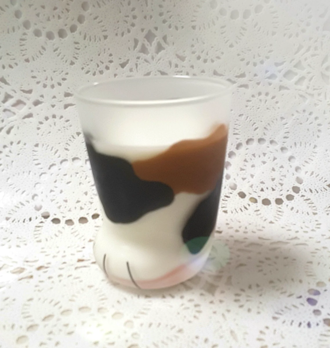にゃんこの足グラスが可愛い！！牛乳が飲みたくなるはず！！