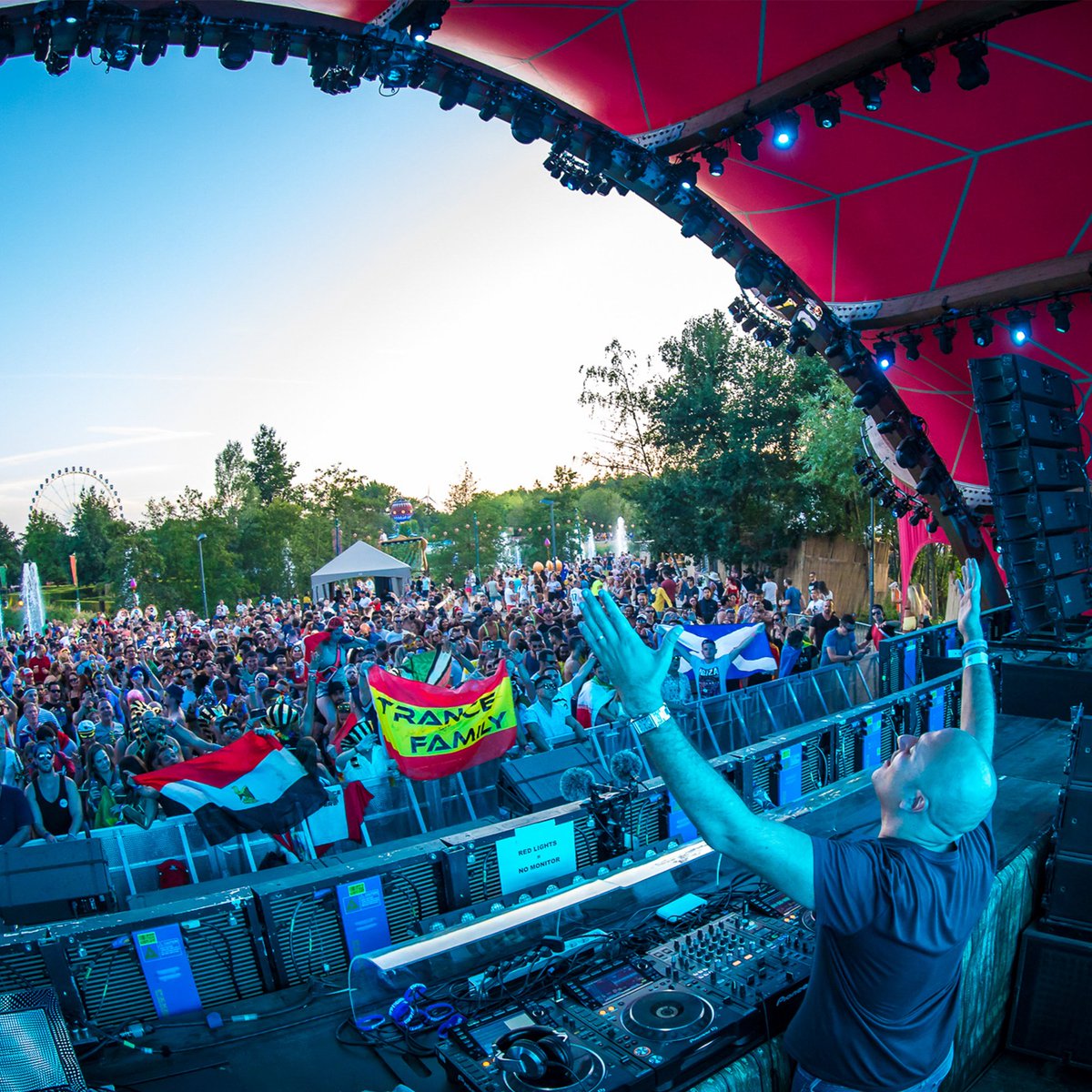 FsoeRecordings's tweet photo. #tbt When @alyandfila played @ActivaMusic's 'Revolver' at #FSOETML ๐บ๐ผ https://t.co/LkmsHcVmCC https://t.co/cgDODOuRtu