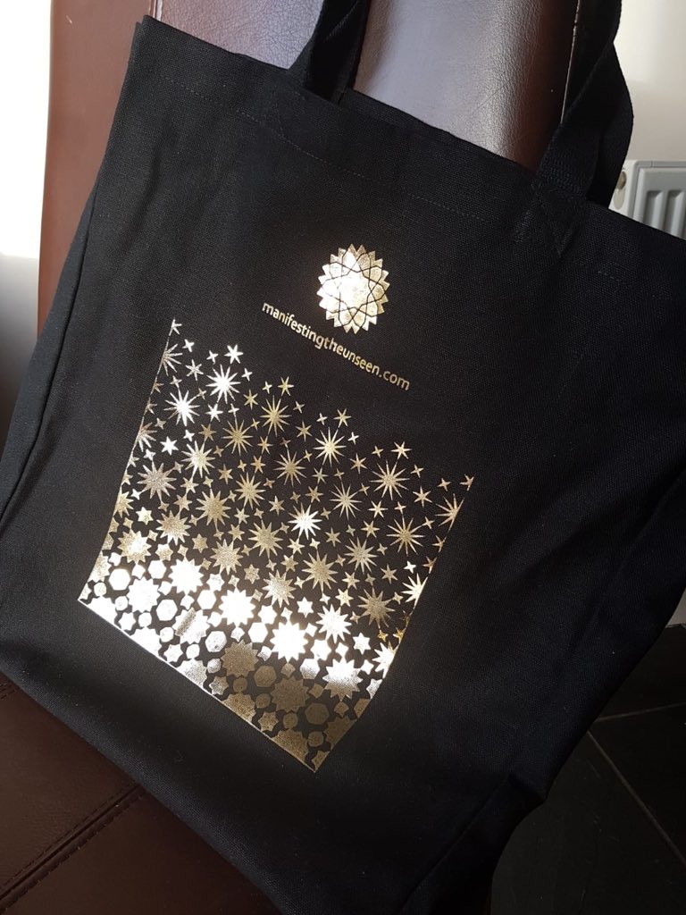 jeea_mirza's tweet photo. Beautiful and Bling-a-licious!! Designed by the immensely talented @azizaesque Exclusively for @manifestingtheunseen 

Get yours online from https://t.co/qiJhBCxi49
#manifestingtheunseen #guestprojects #creativemuslimwomen #bling #giftideas #treatyourself #gold #totebag https://t.co/dT2ONg4TAH