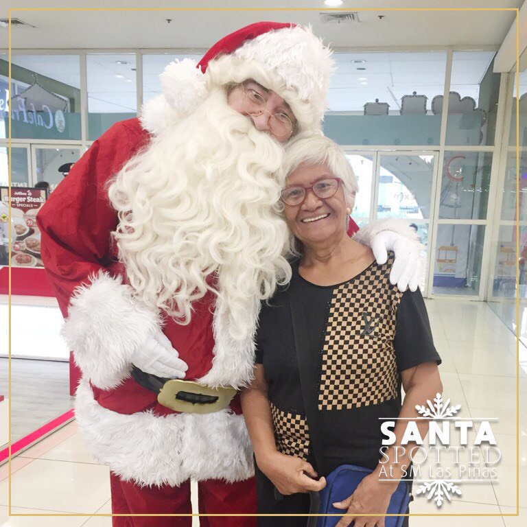 smsupermalls's tweet photo. #SpottedAtSM: #SMSanta made shoppers of all ages smile at #SMCenterLasPiñas!🎅😊💞
Visit https://t.co/nZKgnrDav8 now and check out the next SM malls that Santa will visit! #EverythingsHereAtSM https://t.co/lln4cljASS