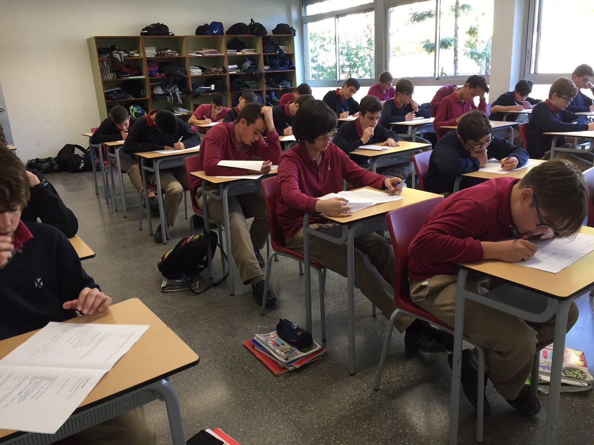 xaloc_edu's tweet photo. Panoràmica dels #trimestrals de #4ESO i 1r de #batxillerat. Avui, #català i #castellà. #enshideixaremlapell https://t.co/YqqyKzSXRT