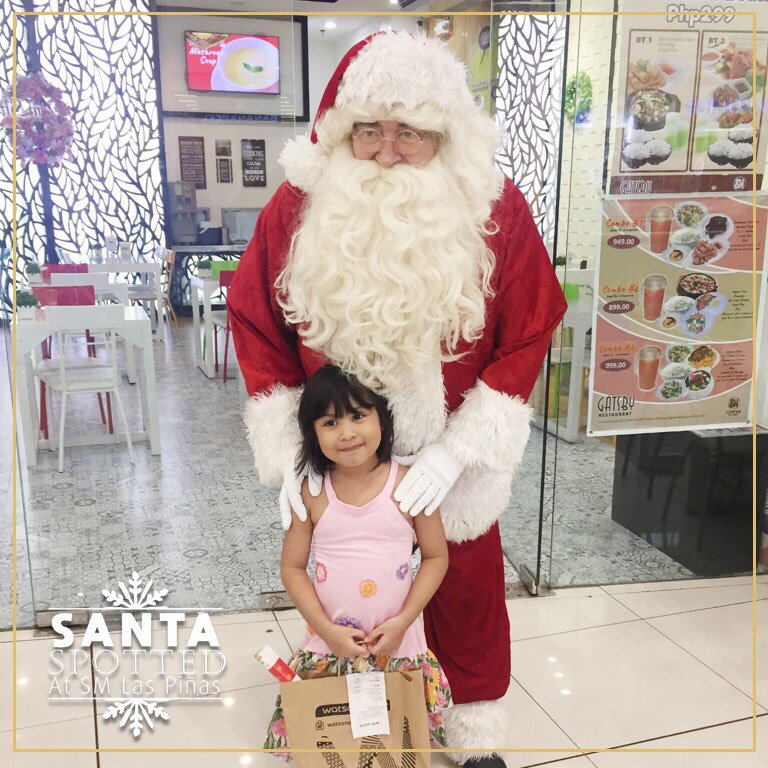 smsupermalls's tweet photo. #SpottedAtSM: #SMSanta made shoppers of all ages smile at #SMCenterLasPiñas!🎅😊💞
Visit https://t.co/nZKgnrDav8 now and check out the next SM malls that Santa will visit! #EverythingsHereAtSM https://t.co/lln4cljASS