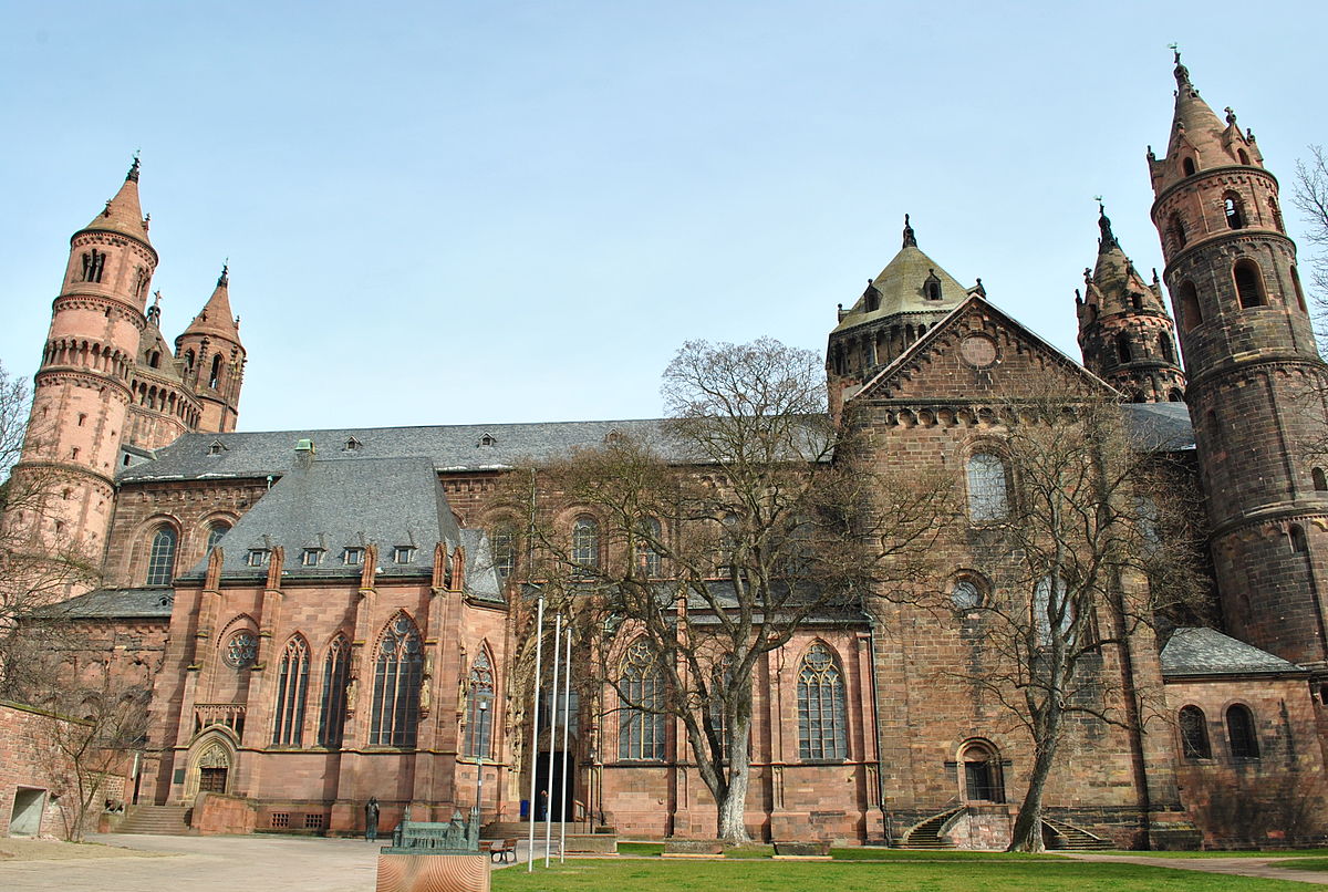 ArtPursuits's tweet photo. Three fine Romanesque cathedrals – Worms, Speyer and Mainz – are an architectural focus of our 'Romanesque Rhineland' tour through the Middle Rhine and are good examples of Middle Rhenish Romanseque architecture. https://t.co/dIZwAp81sq https://t.co/cuasrEDekn