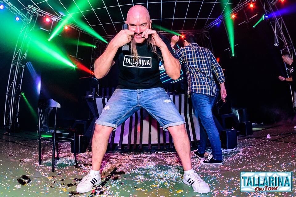 👽 SALA THE ONE 👽
A <a href="/alextallarina/">Alex Watkinson</a> le hace falta renovarse el pelo, quién se ofrece?? Recuerda que tenemos una cita este miércoles 5 en <a href="/SalaTheOne/">Sala The One</a> , te esperamos!!!! <a href="/SantiBertomeu/">Santi Bertomeu</a> #TallarinaOnTour #BeThunder