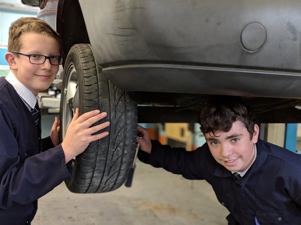 Enterprise_TA's tweet image. Great to see Anthony, Kyle, Sean, Josh and Callum so involved in their #AutomotiveEngineering practical tasks. #LearningThroughDoing @The_IMI @IMICareers