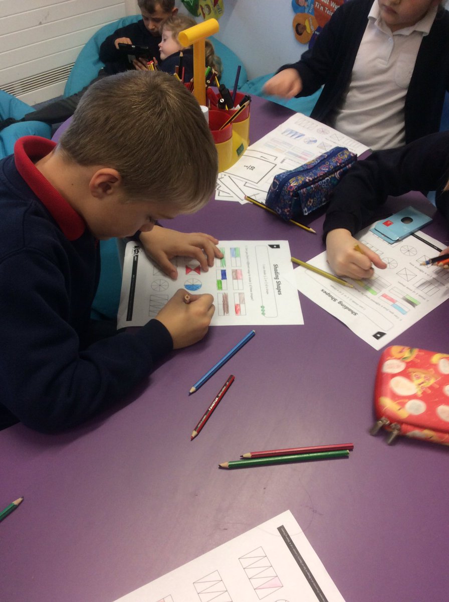 CoetyPrimary's tweet image. We have had a busy morning looking at fractions... #yr3HT #shapeexplorers