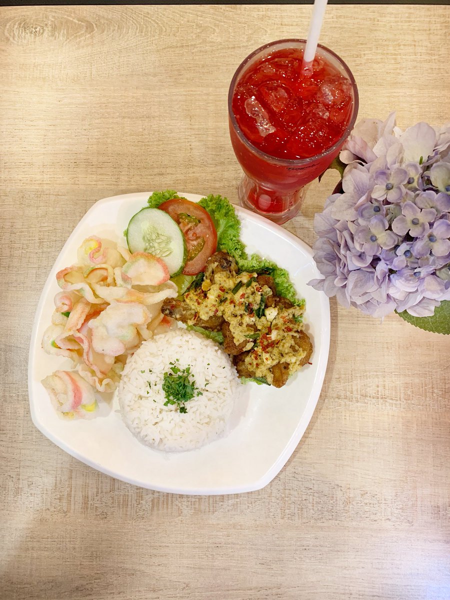 flavoursbysbu's tweet photo. Creamy Salted Egg Chicken Wings starting ESOKKK, guys! Jom! #flavoursbysbu https://t.co/2eLy34qJb0