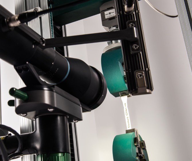 TiniusOlsen1's tweet photo. The Tinius Olsen VEM 200 Video Extensometer uses a high resolution
monochrome camera with advanced high speed image processing that
meets ASTM E83 Class B1 and ISO 9513 Class 0.5 accuracy
#MaterialsTesting #manufacturing #extensometers https://
https://t.co/TdCmid0rCB https://t.co/3JiK2AZ1Ty