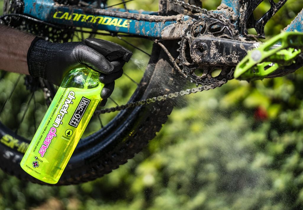 muc_off's tweet photo. Bio Drivetrain Cleaner X Muc-Off Claw Brush — there has never been a better duo since Batman and Robin.
#mucoff #bike #cycling #ride #bikelife #bicycle #riding #bikes #cyclinglife #bikestagram #mtb #cannondale #protection #drivetrain #chaincleaner https://t.co/3Mwge0NtdZ