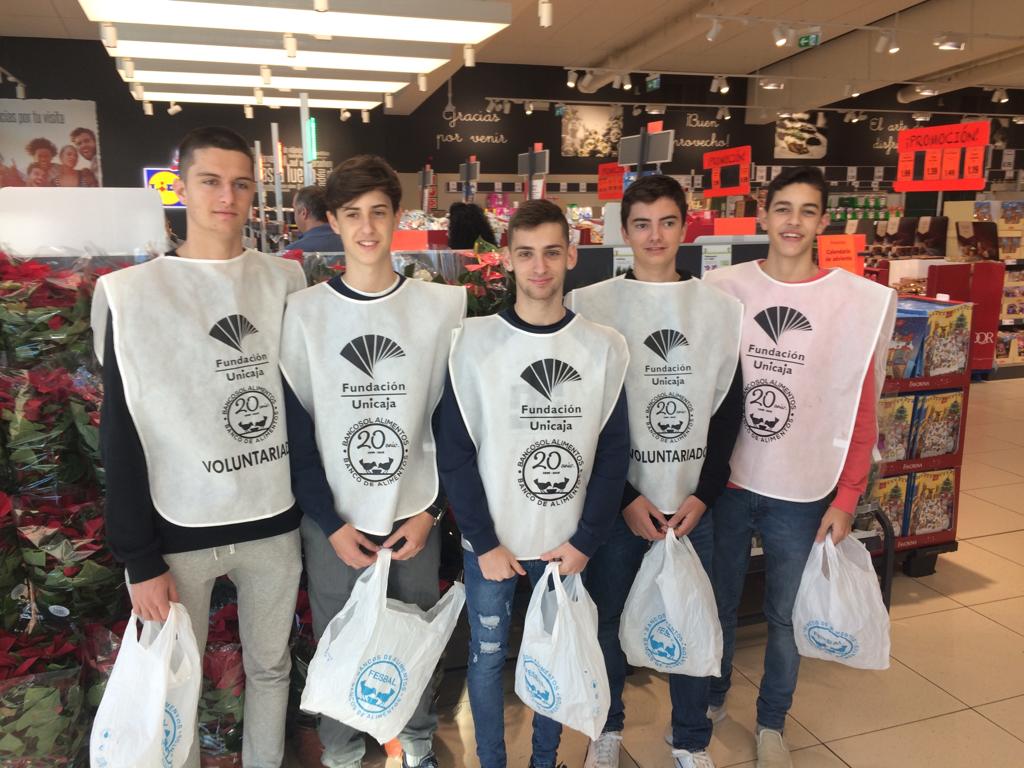 ColegioCIT's tweet photo. Voluntarios de récord. Ha sido una semana impresionante y un fin de semana aún más increíble. Gracias al ayuda de más de 200 voluntarios, de los cuales el 80% estudiantes, hemos conseguido recoger más de 10.000 kilos de alimentos.
Gracias a todos!
#granrecogida2018 #citcommunity https://t.co/M75piVIzfm