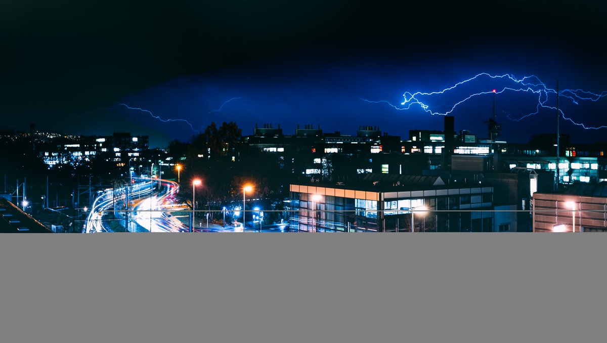 EPFL's tweet image. Orage de décembre, photo prise par l&apos;étudiant Elyes Zribi. #EPFLCampus