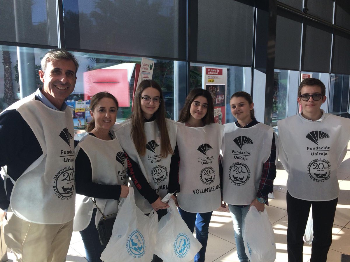 ColegioCIT's tweet photo. Voluntarios de récord. Ha sido una semana impresionante y un fin de semana aún más increíble. Gracias al ayuda de más de 200 voluntarios, de los cuales el 80% estudiantes, hemos conseguido recoger más de 10.000 kilos de alimentos.
Gracias a todos!
#granrecogida2018 #citcommunity https://t.co/M75piVIzfm