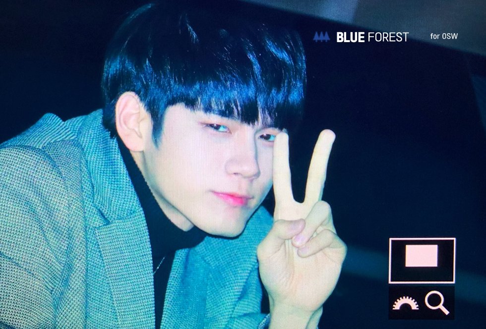 bf_osw's tweet photo. 181204 더쇼 퇵길아웃 #옹성우 #성우 #OngSeongwu #워너원 #WANNAONE 대기도 화보처럼 https://t.co/yKmdARCp5Y