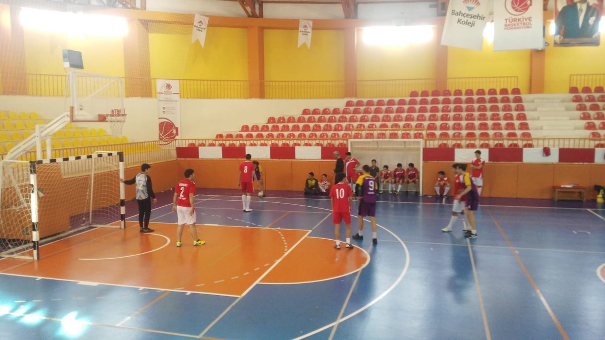 ugur okullari kayseri kampusu on twitter bahcesehir koleji ile ugur okullari futsal genc takimlari arasinda yapilan hazirlik macinda ogrencilerimiz dostca ve kiyasiya mucadele ettiler bahcesehir kolejine misafirperverlikleri icin tesekkur