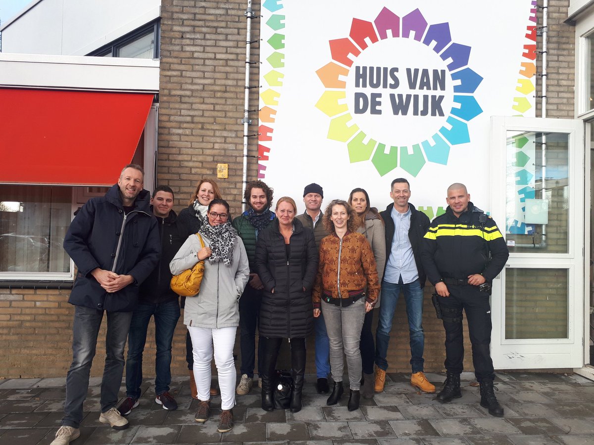 Vandaag op pad met collega's van Directie Veiligheid. We nemen hen mee in de wereld van HIC, van de daders en slachtoffers. Samen maken we #Rotterdam nog beetje veiliger! #HIC #preventie