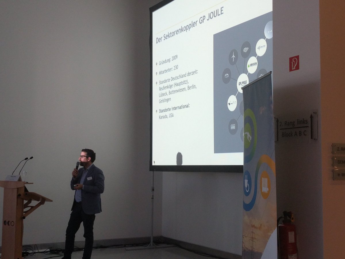 RenewsTweet's tweet photo. Das 2. Praxisbeispiel bei unserer Fachtagung #ForumSynergiewende steuert Timo Bovi von GP Joule bei. Er zeigt u.a. auf, wie die kommunale Wärmeversorgung der Gemeinde Bosbüll durch #Sektorenkopplung dekarbonisiert wird. https://t.co/xsnXtTJCSf https://t.co/8VMZrdI4W0