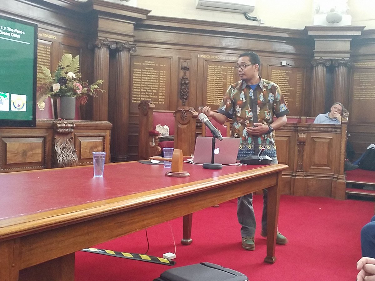 ico_green's tweet photo. Next up Paulus Mandibondibo from the University of Ottow Geissler, introducing 'Green Cities for Papua'#LTOA #papuatrees https://t.co/XBzXE9mk53