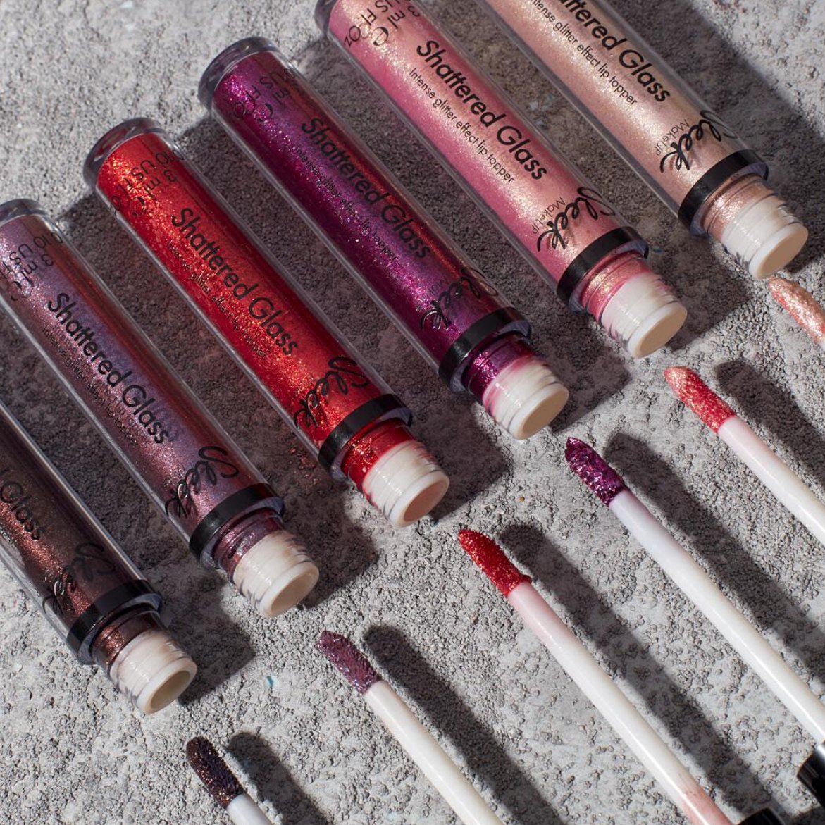 BO$$ up in our new Shattered Glass glitter lip toppers ⚡️✨ Which shade do you need?

#Sleekmakeup #MyFaceMyRules