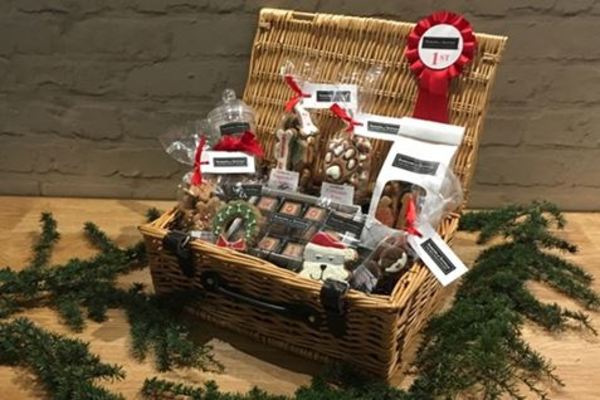 TheGoodDogGuide's tweet photo. MERRY WOOFMAS... Enter our #Christmas #Competition with @BarkersSuffolk for a chance to WIN a hamper of artisan treats, a selection basket or packets of festive treats. Enter now, good luck. https://t.co/V1Szb41dNk https://t.co/Spg6j0Ef5X