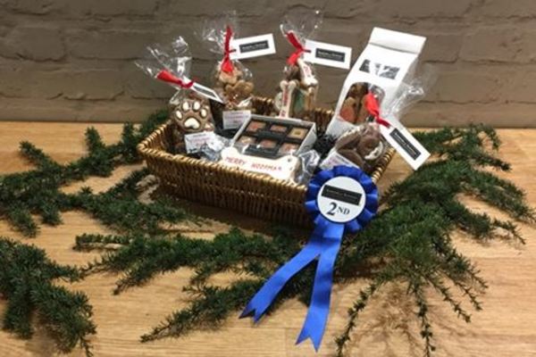 TheGoodDogGuide's tweet photo. MERRY WOOFMAS... Enter our #Christmas #Competition with @BarkersSuffolk for a chance to WIN a hamper of artisan treats, a selection basket or packets of festive treats. Enter now, good luck. https://t.co/V1Szb41dNk https://t.co/Spg6j0Ef5X