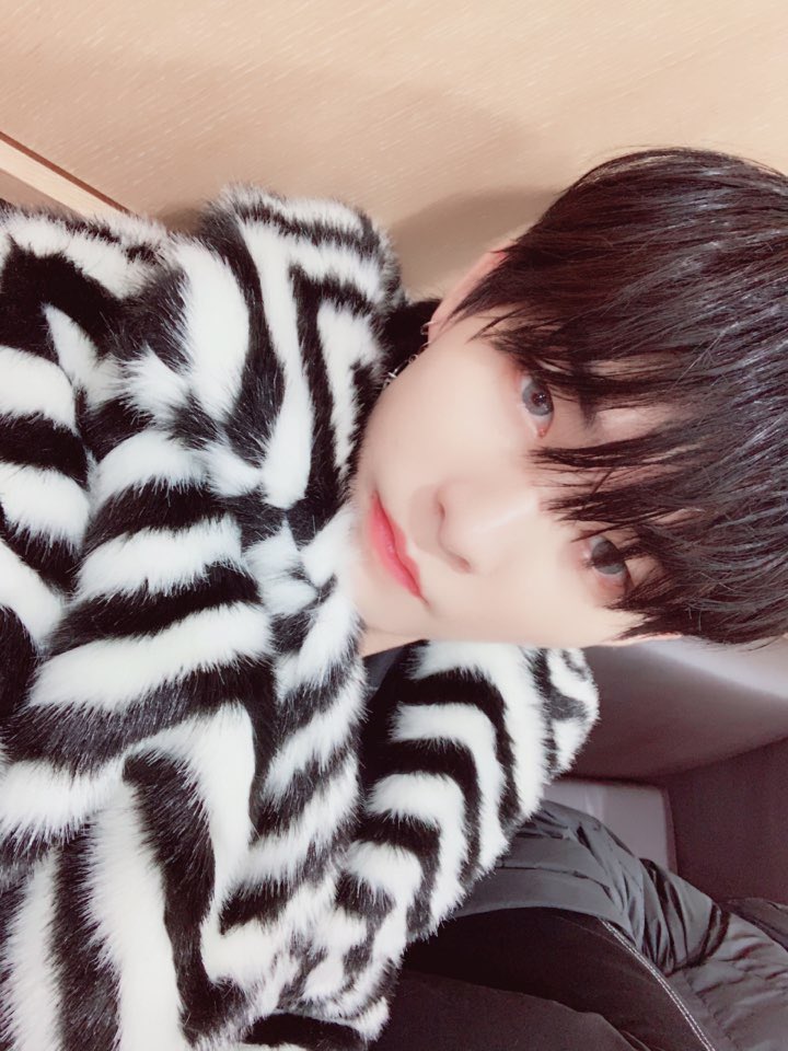 WE_THE_BOYZ's tweet photo. 배고프다아 헿ㅎ #활 https://t.co/v2ScItpJKR