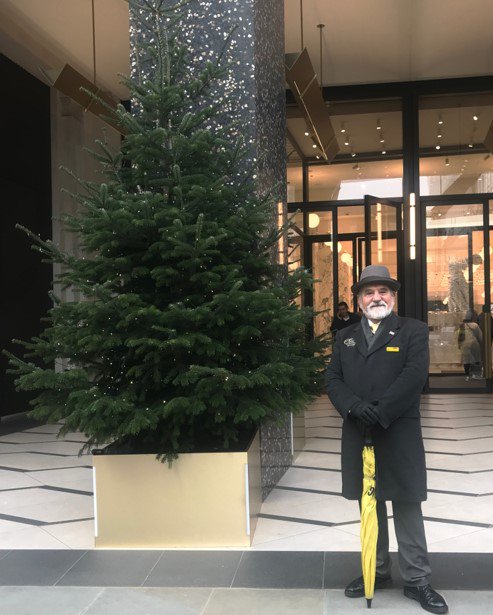 It's beginning to feel a lot like Christmas outside our offices in Mayfair <a href="/Selfridges/">Selfridges</a>  #Christmas #EA #PA #Jobs